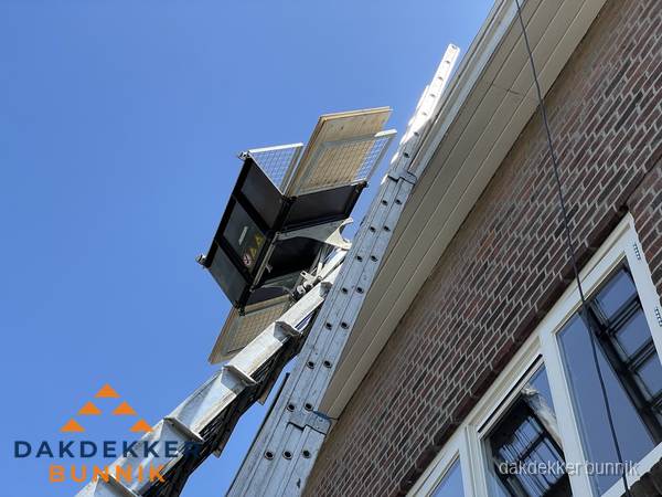 Dakgoot vervangen met dakdekkerslift in Bunnik