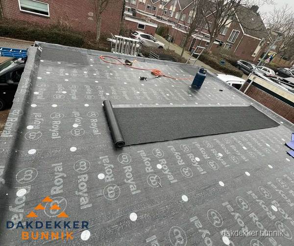 Dakrenovatie plat dak met bitumen dakbedekking in Bunnik