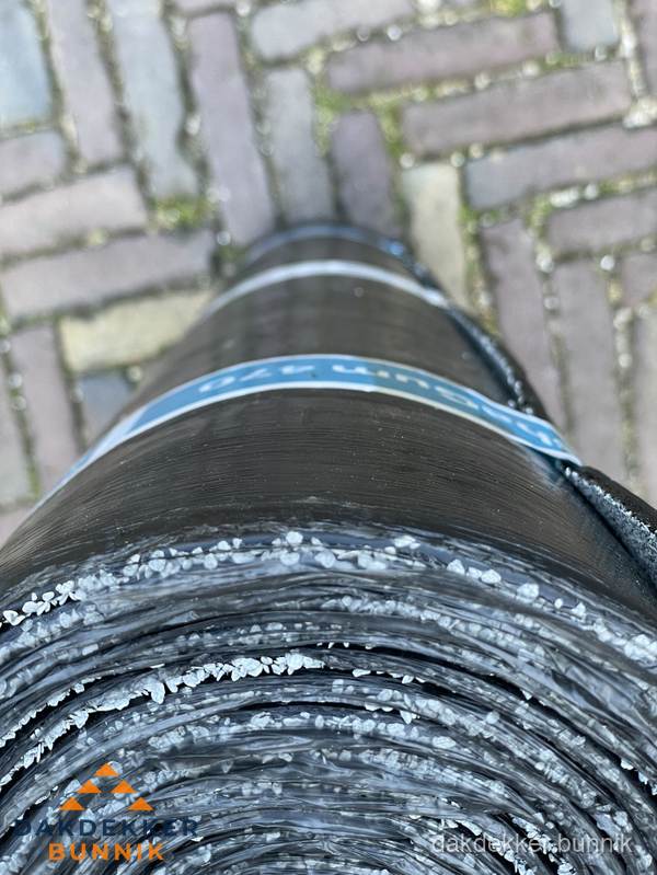 Rol bitumen dakleer met leislag voor plat dak in Bunnik Rol bitumen dakleer met leislag voor plat dak in Bunnik