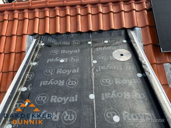 Nieuw dak met dakpannen en Royal onderlaag bij woning in Bunnik