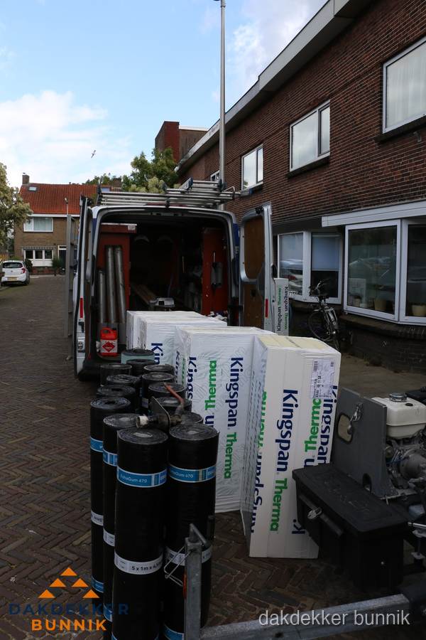 Levering van Kingspan isolatieplaten en bitumenrollen voor dakproject in Bunnik