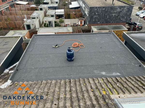 Dakrenovatie afgerond met nieuwe bitumen dakbedekking in Bunnik